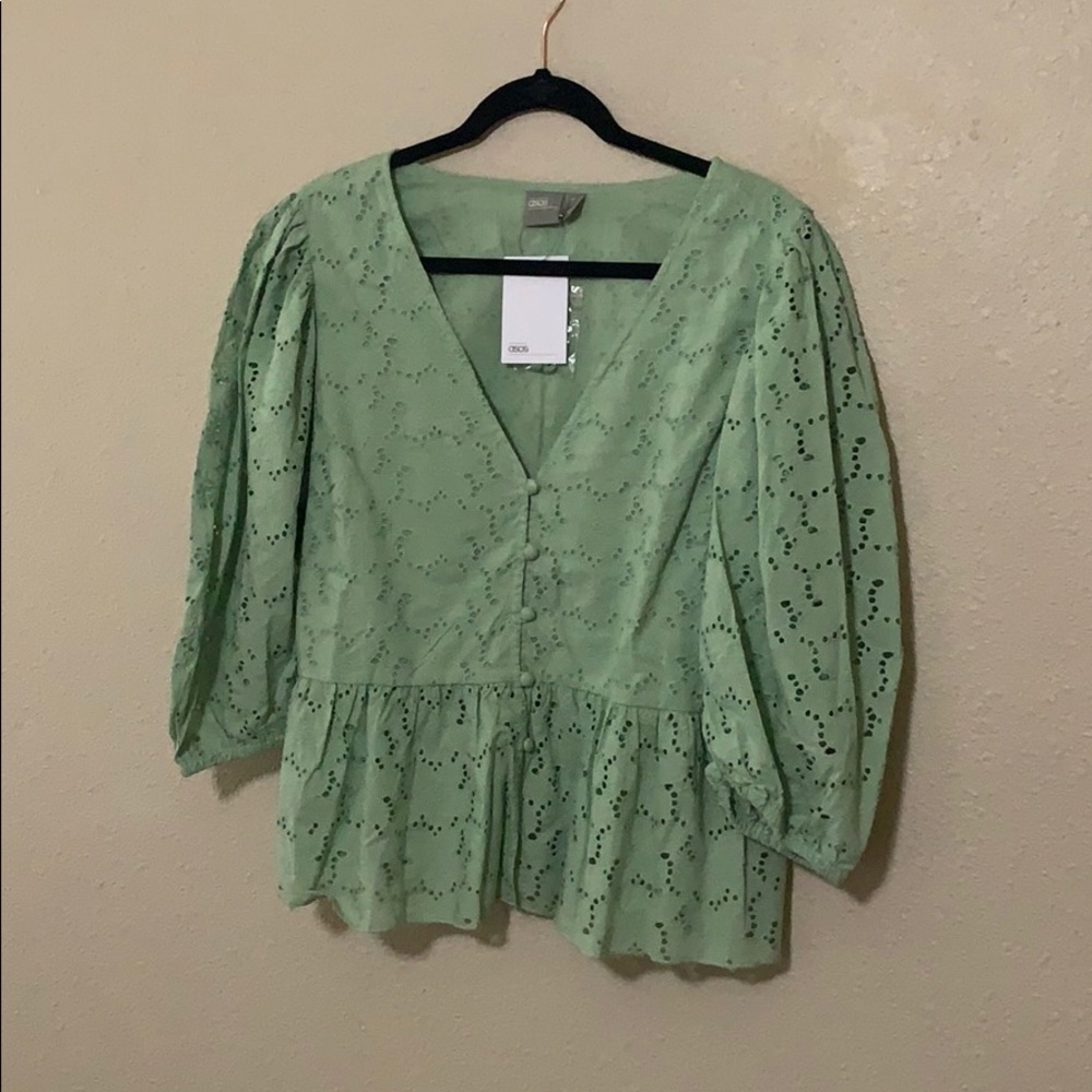 NWT Blouse w. Volume Sleeve